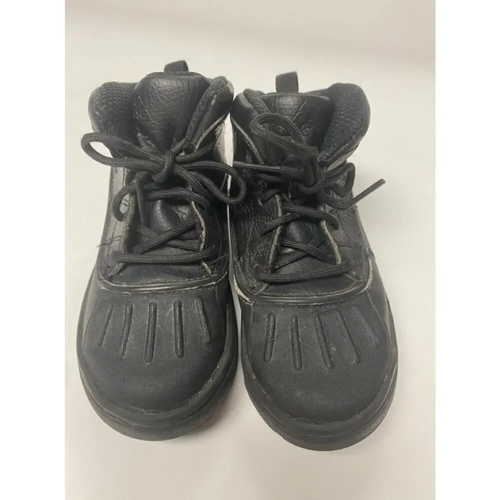 NIKE BOYS SNEAKER SIZE 8